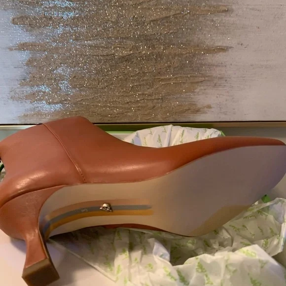 SAM EDELMAN Elegant Leather Ankle Boots NWB!! - Picture 2 of 6